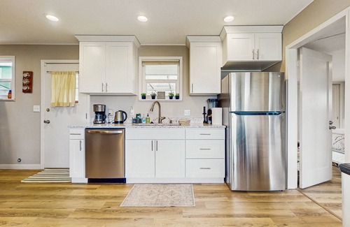 Des Moines House | Water-View Retreat: Walk to Dining & Enjoy Scenic Sunsets