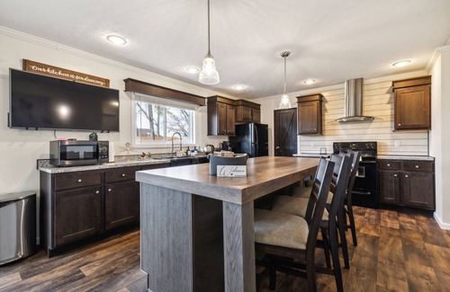 Port Clinton House | Sunsets & Serenity: Port Clinton Waterfront Stay 3 Bedroom Home