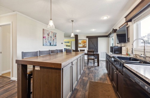 Port Clinton House | Sunsets & Serenity: Port Clinton Waterfront Stay 3 Bedroom Home