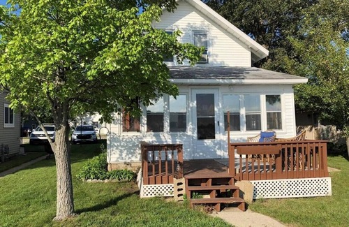 Coldwater House | Experience Breathtaking Sunsets with Lake View Amenities