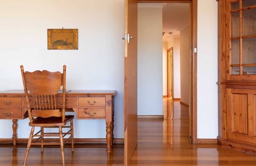 Kings Meadows House | Sunshine 5 mins from City