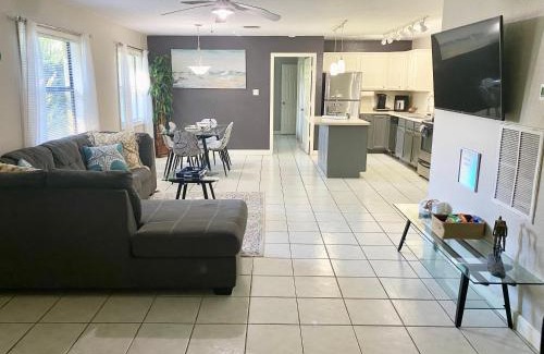 Cooper City House | Bright Sunshine Acre King Master Suite with Big Yard