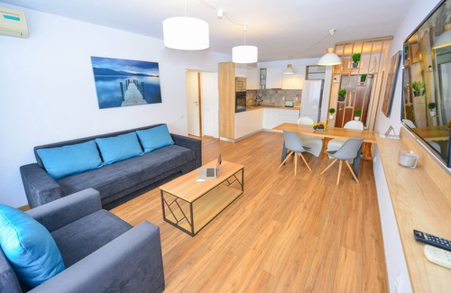 Bucharest City-Centre House | Welcoming Sunshine Apartment Near Cismigiu Gardens