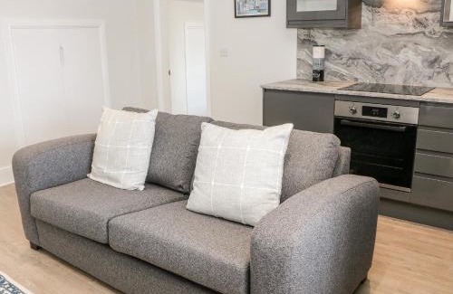Milford Apartment | Bright Sunshine Apartment: Pet & Child Friendly Retreat
