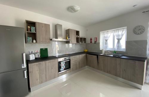 Mellieha Apartment | Modern Sunshine Apartments Mellieha - Family-Friendly Retreat