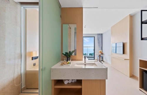 Khanh Hoa Hotel | Scenic Sunshine Cam Ranh with Pool and Family-Friendly Amenities
