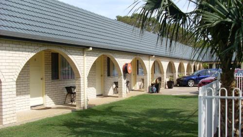 Marcoola Hotel | Discover Sunshine Coast Airport Motel with Pool & 9/10 Rating