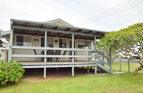 South West Rocks House | Cozy Sunshine Cottage: Family & Pet-Friendly Retreat