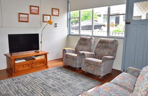 South West Rocks House | Cozy Sunshine Cottage: Family & Pet-Friendly Retreat
