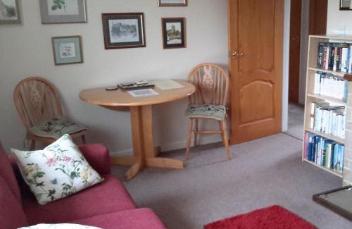 Fairford House | Pet-Friendly Sunshine Cottage: Rated 10/10 by Guests
