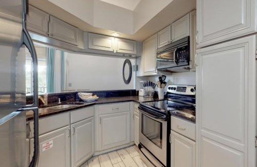 Sandestin Apartment | Relax at Sunshine Cottage: Pet-Friendly Stay with Pool