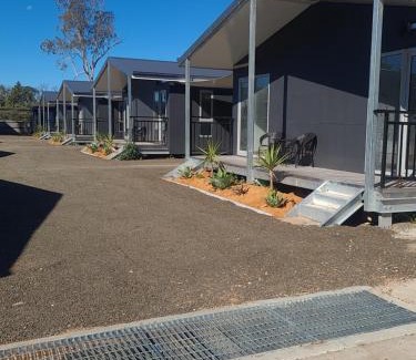 Bourke Apartment | Discover Sunshine Gardens Bourke Resort with Pool & Pets Welcome