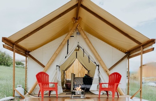 Monument RV Rental | Relaxing “Sunshine” Glamping with Private Bath & Pool