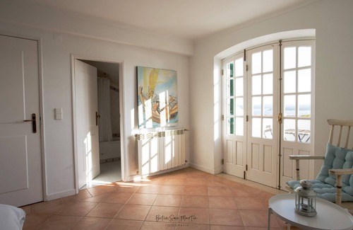 Foz do Arelho House | Tranquil Sunshine Guest House Foz: A Vintage Oasis Awaits
