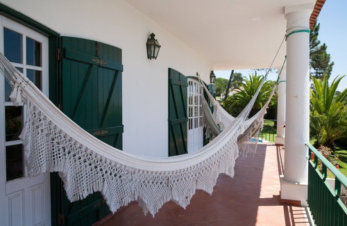 Foz do Arelho House | Tranquil Sunshine Guest House Foz: A Vintage Oasis Awaits