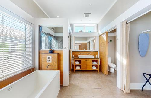 Carrabelle House | Pet-Friendly Sunshine Haven with a 9.5/10 Guest Rating