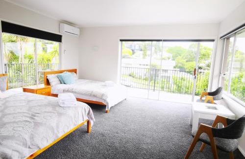 Hillcrest House | Family-Friendly Sunshine Hillcrest Home with High Guest Rating