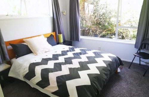 Hillcrest House | Family-Friendly Sunshine Hillcrest Home with High Guest Rating