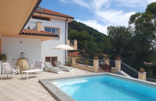 Andora House | Oceanfront Sunshine Home 2: Guest Rated 10/10 on Comfort