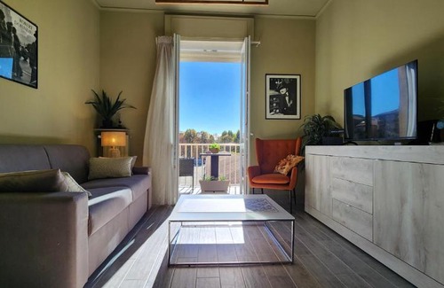 Alessandria Apartment | Delightful Sunshine House: Child-Friendly & Rated 9/10