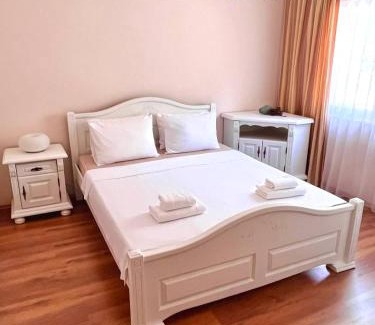 Topla Apartment | Sunny Retreat: Guest Rated 9/10 & Pet-Friendly Amenities