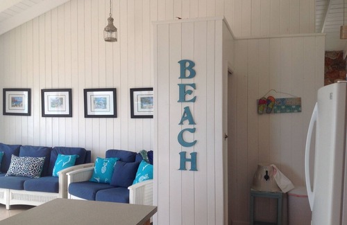 Rainbow Bay Villa | Sunshine House: Private Water Access & Pet-Friendly Stay