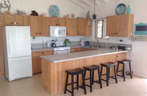 Rainbow Bay Villa | Sunshine House: Private Water Access & Pet-Friendly Stay