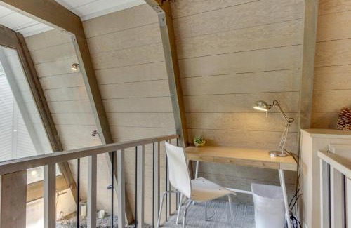 Overlook Park House | Sunshine Retreat in Sunriver: Family-Friendly with Pool & Hot Tub