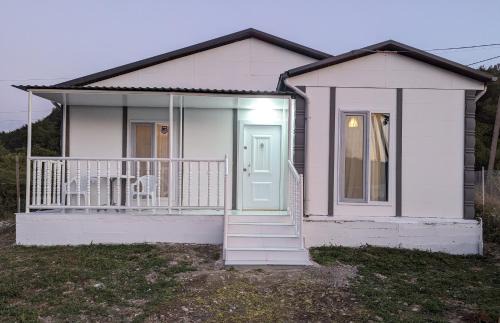 Mtskheta House | Family-Friendly Sunshine Inn Buriani with Pool & 9.8 Rating