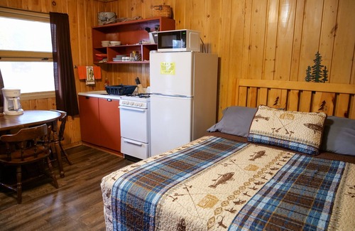Ontonagon Hotel | Bright Sunshine Motel & Cabins: Guest Rated 9.4/10 Stay