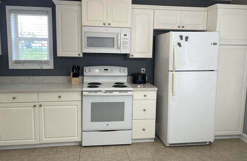Mississippi City House | Beachfront Bliss: Sunshine On the Beach in Gulfport, MS