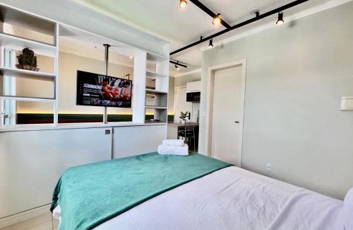 Centro Apartment | Experience Unforgettable Sunsets in Central PF Hotel