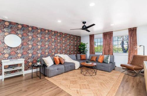 Crown Heights House | Pet-Friendly Sunshine Paradise Escape at a 4-Star Hotel