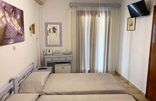 Pythagorion House | Top-Rated Sunshine Pension: Ideal for Families and Kids