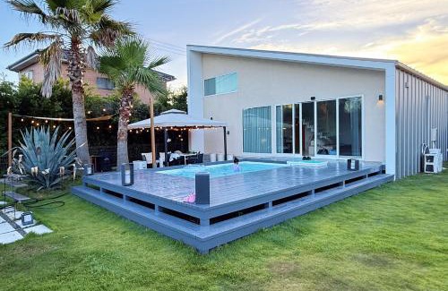 Kujukuri House | Sunshine Pool Villa: Oceanfront Retreat with Hot Tub