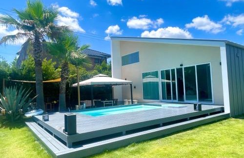 Kujukuri House | Sunshine Pool Villa: Oceanfront Retreat with Hot Tub