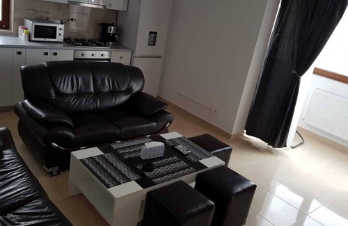 Mamaia-Sat Apartment | Family-Friendly Sunshine Residence with Kitchen & Accessibility