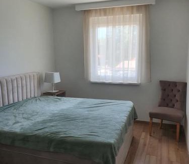 Zamardi Apartment | Beachfront Sunshine Resort: Ocean Views & Spa Retreat