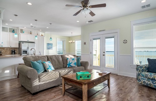 Rockport House | Waterfront Sunshine Retreat with Heated Pool & Fishing Pier