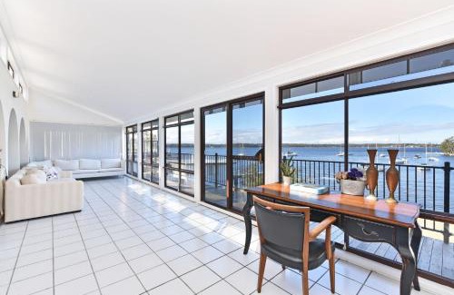 Sunshine House | Inviting Sunshine Shores: Pet & Child-Friendly Getaway