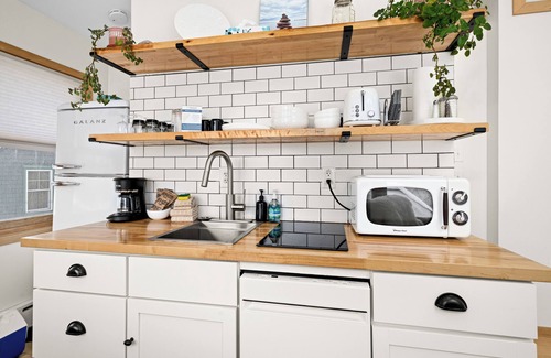 St. Louis County Apartment | Sunny Studio Retreat with Park Point Beach Access