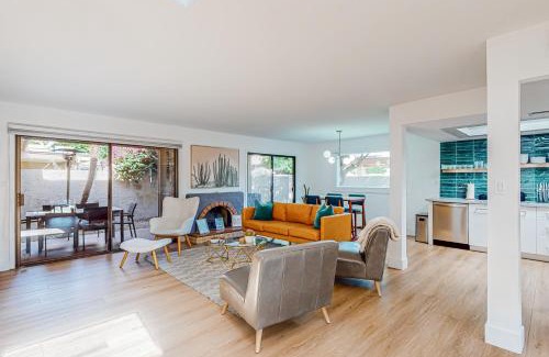 South Scottsdale Apartment | Relax at Sunshine Time with Pool and Hot Tub Access