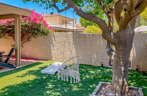 South Scottsdale Apartment | Relax at Sunshine Time with Pool and Hot Tub Access