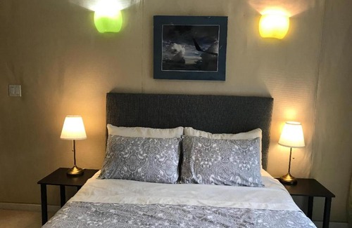 Outer Mission Apartment | Inviting Sunshine: Pet and Child Friendly Escape
