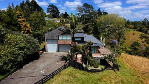 Dairy Flat Apartment | Discover Sunshine Valley: Family-Friendly Retreat with Kitchen