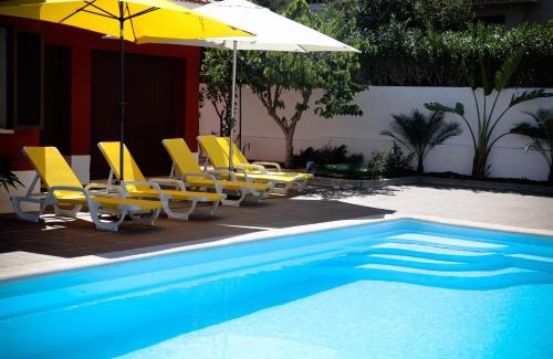 Gambelas Villa | Experience Sunshine Villa: Oceanfront Bliss & Guest Rated 9.8