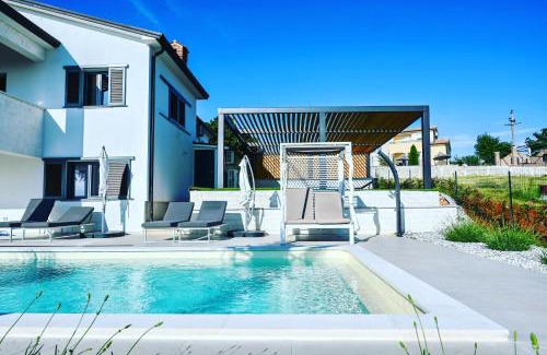 Kastelir Villa | Beachfront Bliss at Sunshinewilla: 4-Star Guest Favorite