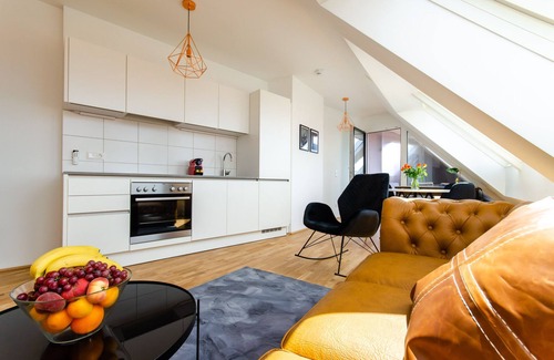 Weißgerber Apartment | Discover Comfort at City Center with King Bed & Balcony