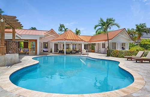 Runaway Bay Villa | Beachfront Retreat at Sunspot in Runaway Bay with Pool