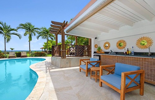 Runaway Bay Villa | Beachfront Retreat at Sunspot in Runaway Bay with Pool